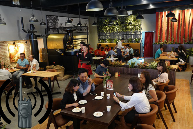 Giải pháp liên lạc bộ đàm cho quán cafe là sự lựa chọn chính xác nhất vì nó giúp gắn kết, trao đổi thông tin nhanh nhất
