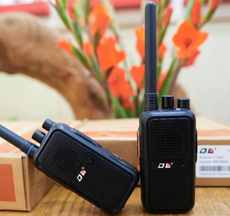 Kiểm tra tem bảo hành, mã Seri, mã QR và pin đi kèm