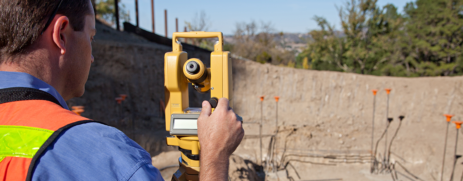 Sử dụng máy kinh vĩ điện tử Topcon DT-209