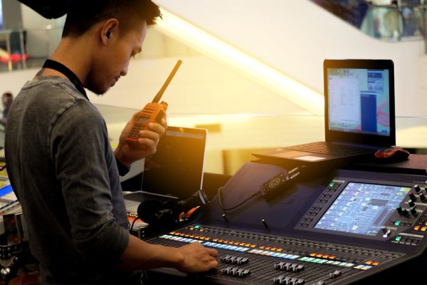 Kinh nghiệm chọn thuê bộ đàm cho sự kiện quy mô lớn