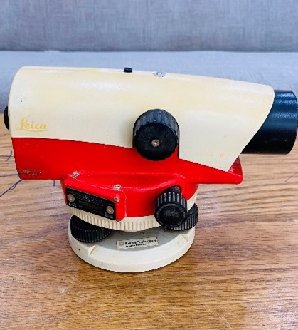LEICA NA720 CŨ