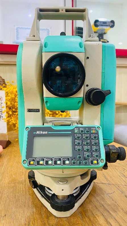 Máy toàn đạc NIKON DTM 322 – giá mềm, dễ dùng, phù hợp công trình vừa và nhỏ.